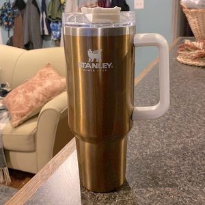 Stanley thirst quencher 40oz